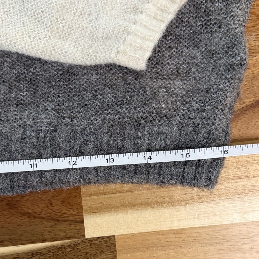 Old Navy Colorblock Cozy Sweater | Size S | Neutral Taupe & Cream - Picture 9 of 9